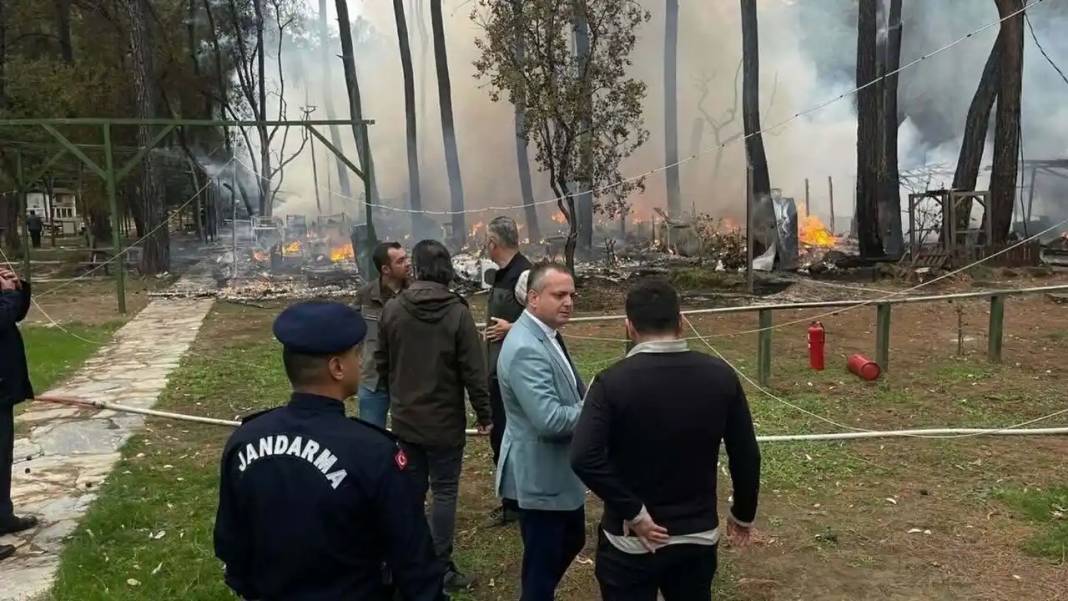 Fethiye’nin Cenneti Katrancı Koyu Alevlere Teslim Oldu: Karavanlar Küle Döndü! 4